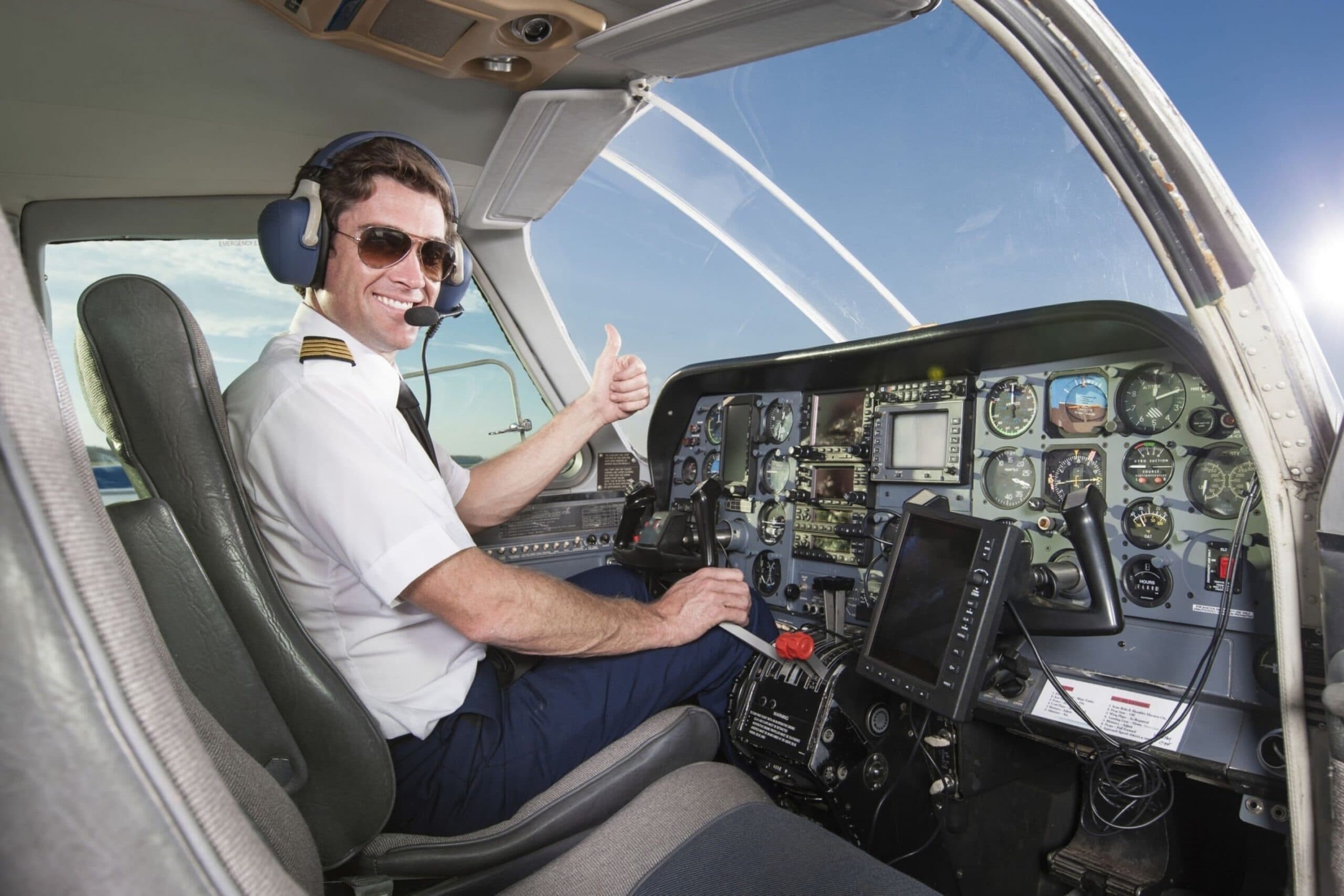 Flight school and airline pilot training — image 3